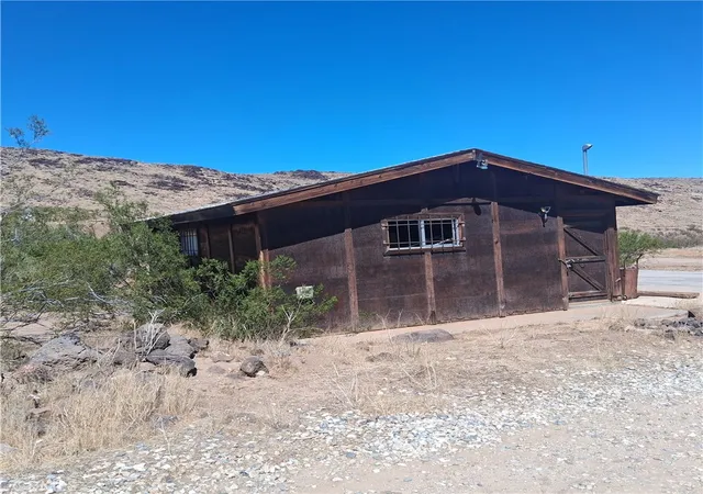 Homes for sale in Yucca Valley, CA | 56524 Sunset Dr, Yucca Valley, CA 92284 | MLS# JT25171468