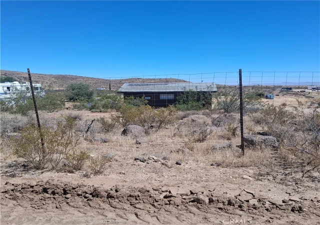 Homes for sale in Yucca Valley, CA | 56524 Sunset Dr, Yucca Valley, CA 92284 | MLS# JT25171468