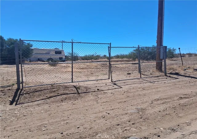 Homes for sale in Yucca Valley, CA | 56524 Sunset Dr, Yucca Valley, CA 92284 | MLS# JT25171468
