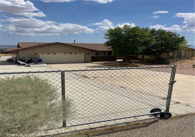 1st image of 23859 Papago Rd, Apple Valley, CA 92307 | MLS# HD25171865