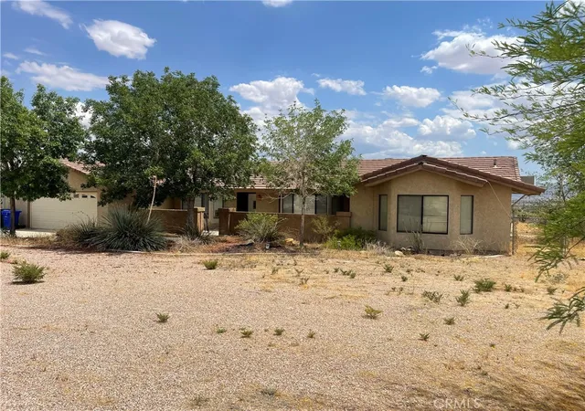 3rd image of 23859 Papago Rd, Apple Valley, CA 92307 | MLS# HD25171865