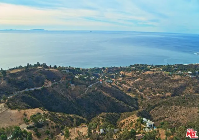 Homes for sale in Malibu, CA | 1 Eldermoor Dr, Malibu, CA 90265 | MLS# 25570981