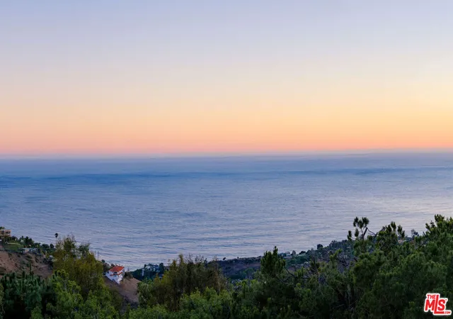 Homes for sale in Malibu, CA | 1 Eldermoor Dr, Malibu, CA 90265 | MLS# 25570981