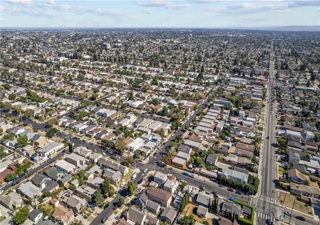 3rd image of 3887 S Van Ness Ave, Los Angeles, CA 90062 | MLS# SR25172940