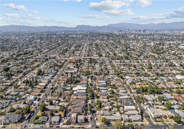 4th image of 3887 S Van Ness Ave, Los Angeles, CA 90062 | MLS# SR25172940