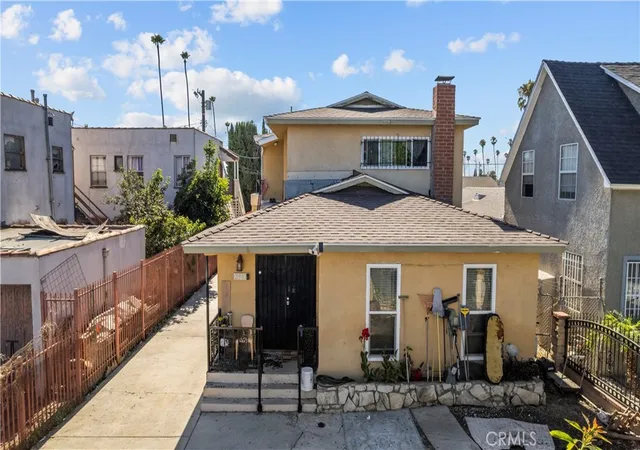 5th image of 3887 S Van Ness Ave, Los Angeles, CA 90062 | MLS# SR25172940