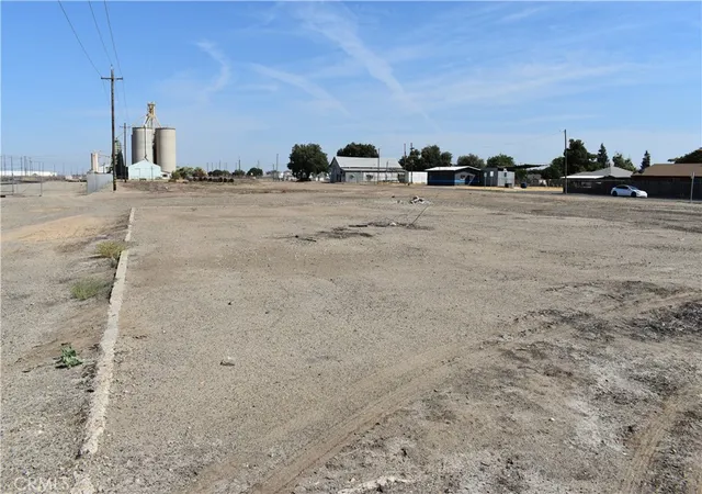4th image of 430 Front, Chowchilla, CA 93610 | MLS# MC25132254