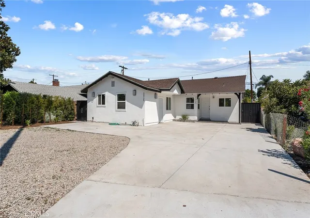 3rd image of 22723 Leonora Dr, Woodland Hills, CA 91367 | MLS# SR25141958