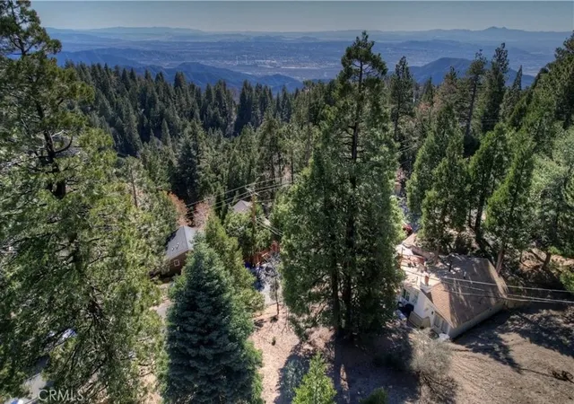 Homes for sale in Running Springs, CA | 2402 Spring Oak Dr, Running Springs, CA 92382 | MLS# OC25171534