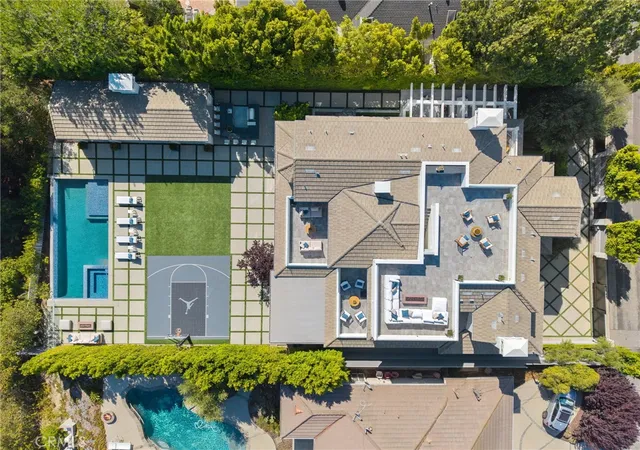 Photo 2 of Mansion for sale at 16630 Oldham Pl, Encino, CA 91436 | MLS# SR25171165 | Listing updated on 2026-09-23