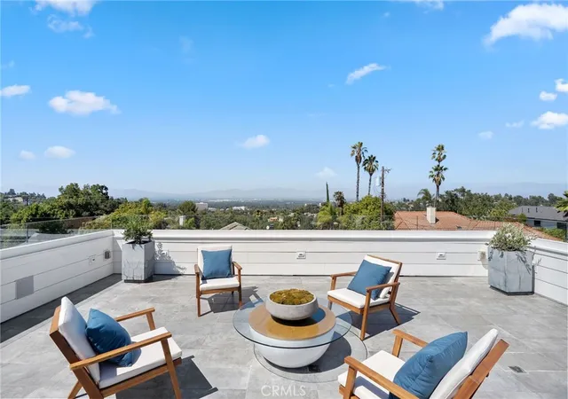 Photo 3 of Mansion for sale at 16630 Oldham Pl, Encino, CA 91436 | MLS# SR25171165 | Listing updated on 2026-09-23