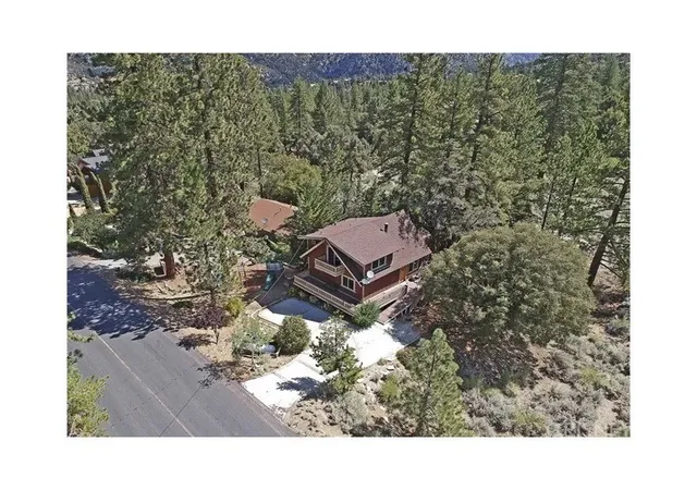 2nd image of 1912 Freeman Dr, Pine Mountain Club, CA 93222 | MLS# SR25174921