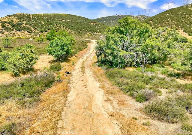 4th image of 2 Bouquet Canyon Rd, Palmdale, CA 93551 | MLS# SR25175538