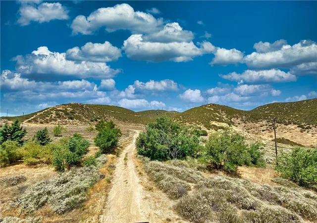 5th image of 2 Bouquet Canyon Rd, Palmdale, CA 93551 | MLS# SR25175538