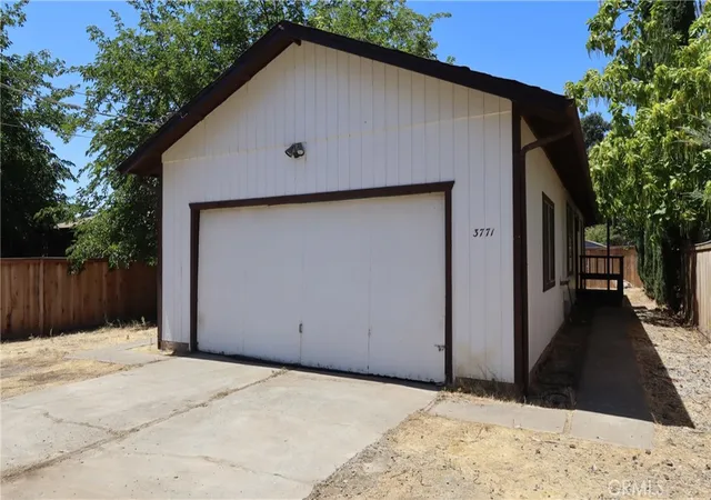 3rd image of 3771 Manchester Ave, Clearlake, CA 95422 | MLS# LC25173715