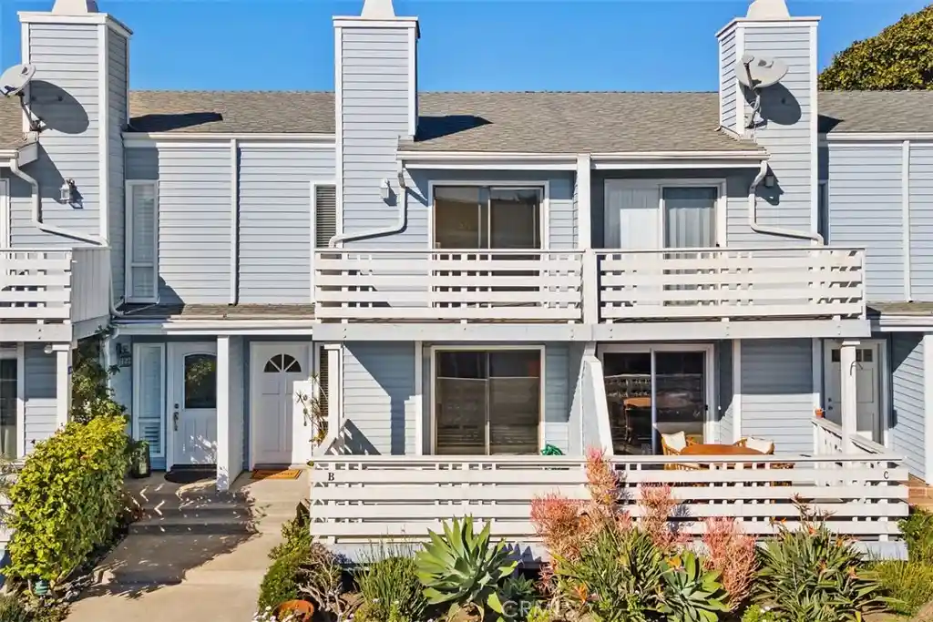Townhouse for sale at 33611 Dana Vista Dr #31, Dana Point, CA 92629 | MLS# OC25176583
