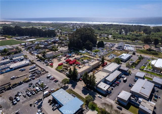 12th image of 978 Griffin St, Grover Beach, CA 93433 | MLS# SC25177658