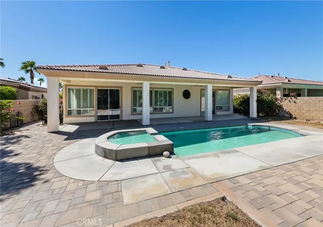 Photo 1 of Single family home for sale at 74064 Chinook Cir, Palm Desert, CA 92211 | MLS# IG25178092 | Listing updated on 2026-10-01