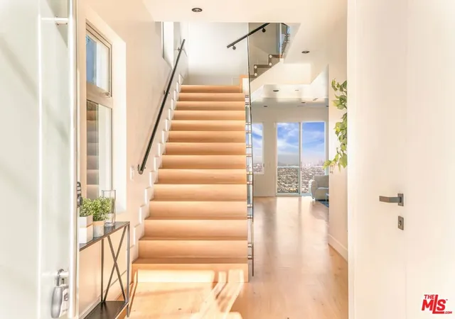 Photo 2 of Single family home for sale at 1610 Viewmont Dr, Los Angeles, CA 90069 | MLS# 25574427 | Listing updated on 2026-09-28