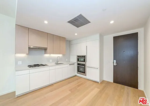 Photo 1 of Condo for sale at 877 Francisco St #708, Los Angeles, CA 90017 | MLS# 25576101 | Listing updated on 2026-09-24