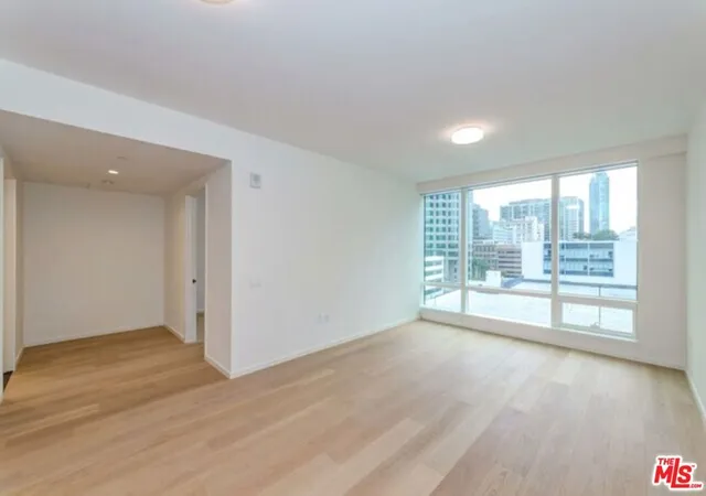 Photo 2 of Condo for sale at 877 Francisco St #708, Los Angeles, CA 90017 | MLS# 25576101 | Listing updated on 2026-09-24