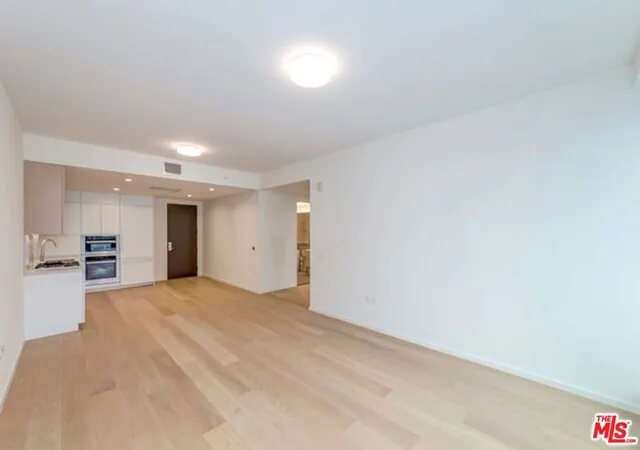Photo 3 of Condo for sale at 877 Francisco St #708, Los Angeles, CA 90017 | MLS# 25576101 | Listing updated on 2026-09-24