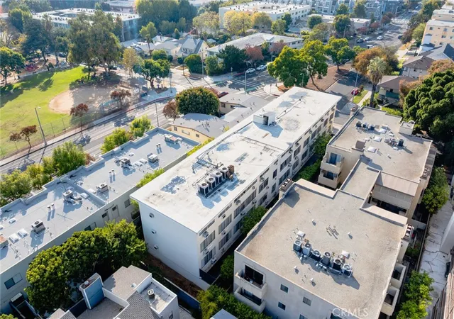 Listing Photo 2 - Condo for sale in building located at 160 S Michigan Ave, Pasadena, CA 91106 - Unit #