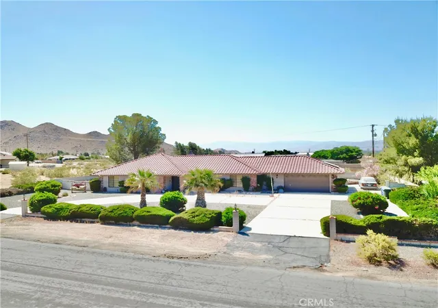 Photo 1 of Single family home for sale at 18965 Siskiyou Rd, Apple Valley, CA 92307 | MLS# SW25179742 | Listing updated on 2026-05-30