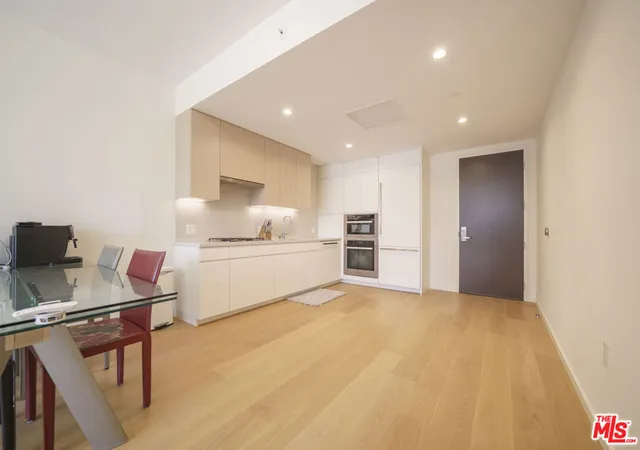 2nd image of 877 Francisco St #1208, Los Angeles, CA 90017 | MLS# 25576531