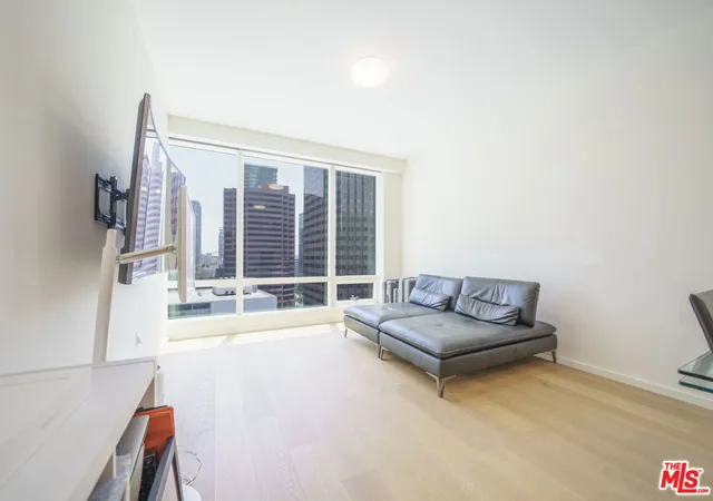 5th image of 877 Francisco St #1208, Los Angeles, CA 90017 | MLS# 25576531