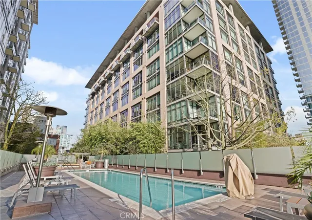 2nd image of 1111 S Grand Ave, Los Angeles, CA 90015