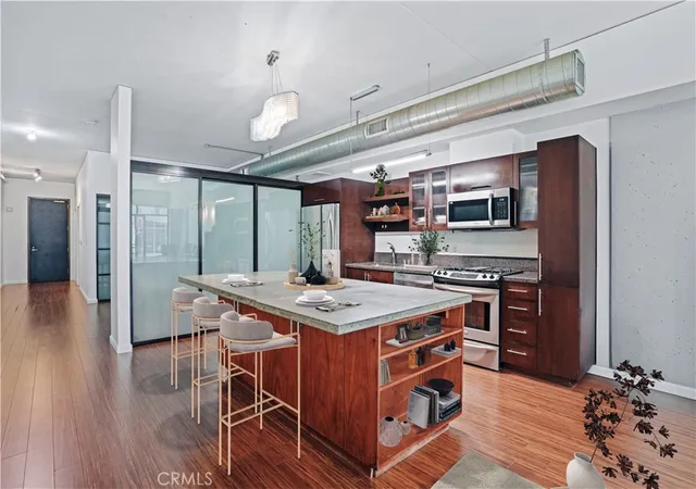 3rd image of 1111 S Grand Ave #702, Los Angeles, CA 90015 | MLS# BB25180277