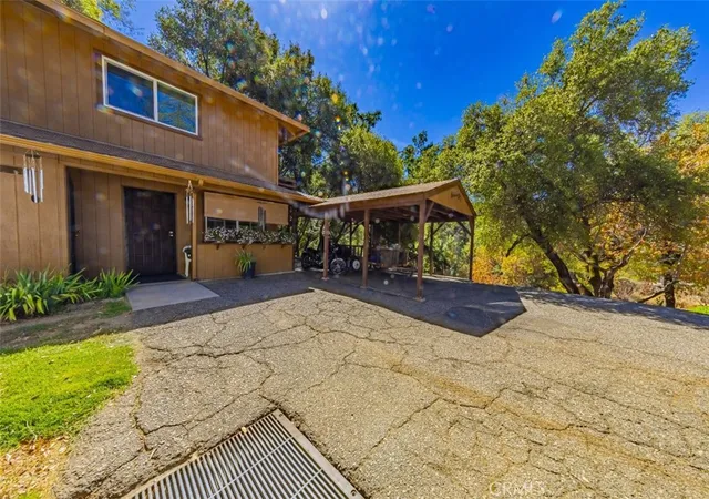 2nd image of 38601 Bon Veu Cir, Oakhurst, CA 93644 | MLS# FR25180644