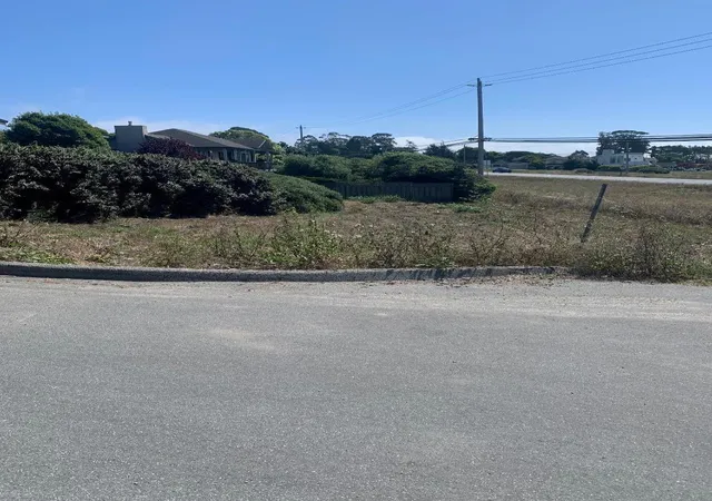 1st image of 318 Coronado Ave, Half Moon Bay, CA 94019 | MLS# ML82017844
