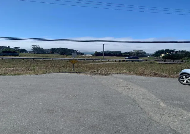 2nd image of 318 Coronado Ave, Half Moon Bay, CA 94019 | MLS# ML82017844