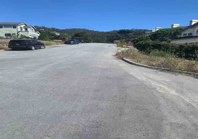5th image of 318 Coronado Ave, Half Moon Bay, CA 94019 | MLS# ML82017844
