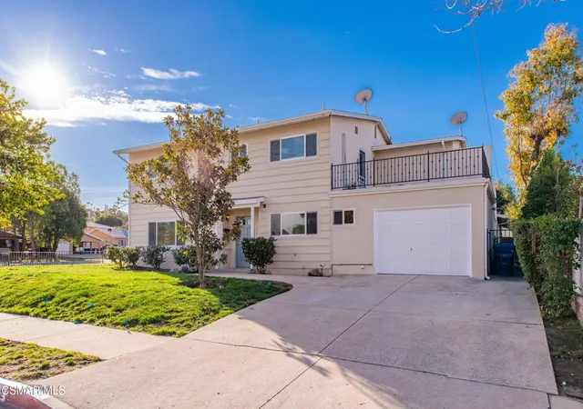 1st image of 22002 Ybarra Rd, Woodland Hills, CA 91364 | MLS# 225004121