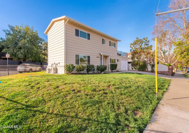 3rd image of 22002 Ybarra Rd, Woodland Hills, CA 91364 | MLS# 225004121