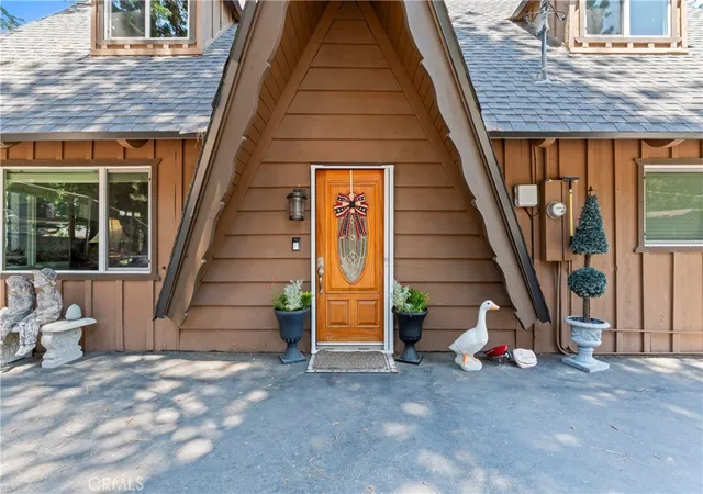 Photo 3 of Single family home for sale at 31466 Onacrest Dr, Running Springs, CA 92382 | MLS# IG25180063 | Listing updated on 2026-09-13