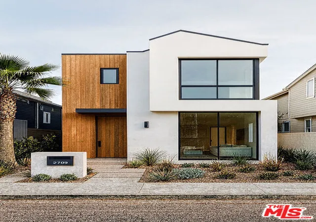 1st image of 2709 Strongs Dr, Venice, CA 90291 | MLS# 25578005
