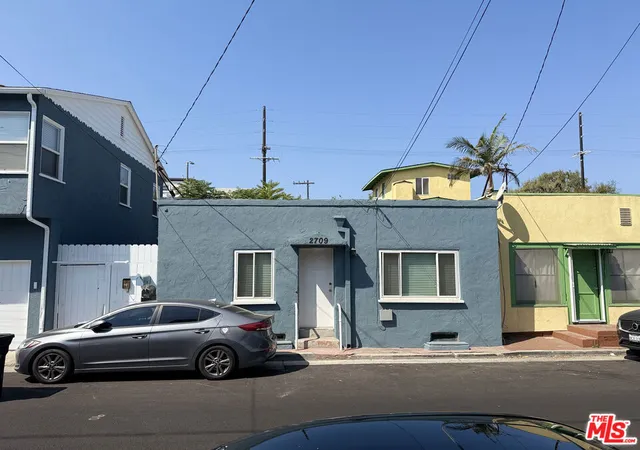2nd image of 2709 Strongs Dr, Venice, CA 90291 | MLS# 25578005