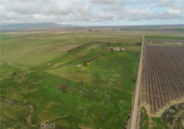 3rd image of 41605 Sutter Ave, Coalinga, CA 93210 | MLS# FR25183598