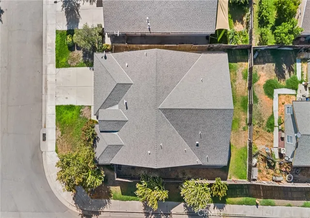 Photo 3 of Single family home for sale at 2052 W Solis St, Merced, CA 95348 | MLS# MC25183712 | Listing updated on 2026-03-10