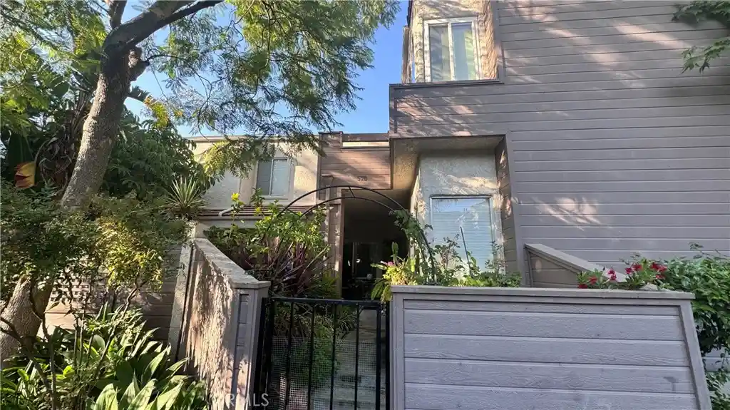 Photo 1 of Sale Pending at 570 Via Colinas, Westlake Village, CA 91362 | MLS# SR25184138 | Listing updated on 2026-08-19