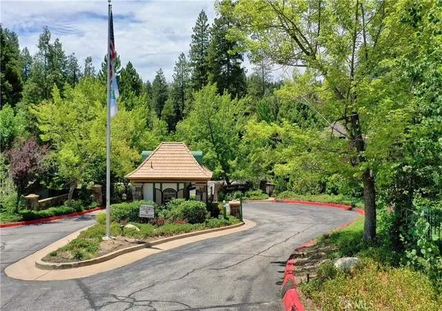 2nd image of 27513 Meadow Bay Dr, Lake Arrowhead, CA 92352 | MLS# IG25184875