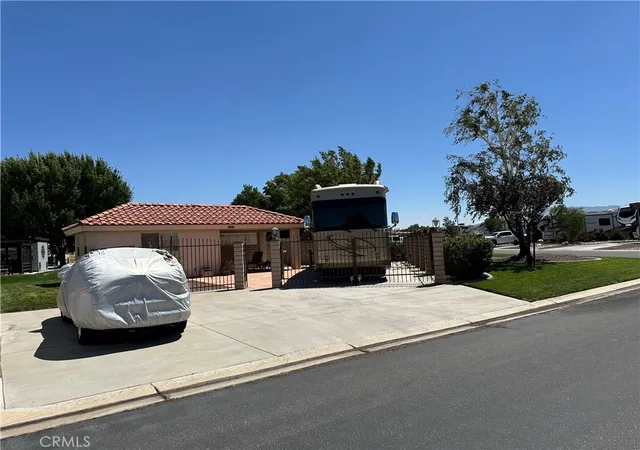 3rd image of 11555 Wedgewood Dr, Apple Valley, CA 92308 | MLS# HD25182459