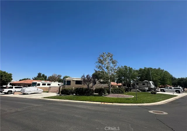 4th image of 11555 Wedgewood Dr, Apple Valley, CA 92308 | MLS# HD25182459