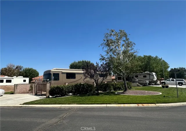 5th image of 11555 Wedgewood Dr, Apple Valley, CA 92308 | MLS# HD25182459
