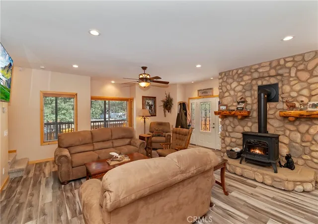 2nd image of 284 Leonard Ln, Sugarloaf, CA 92386 | MLS# IG25183102