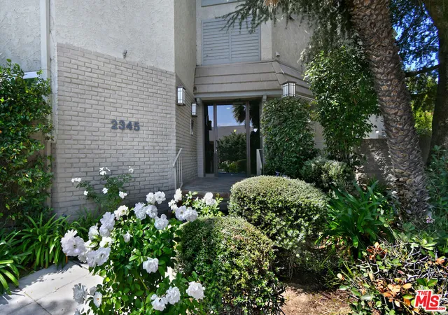Photo 3 of Condo for sale at 2345 Roscomare Rd #205, Los Angeles, CA 90077 | MLS# 25579763 | Listing updated on 2026-09-10